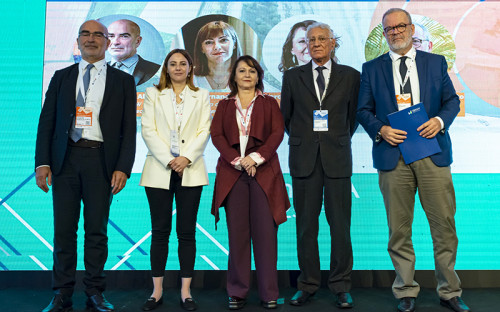Ministra Marcela Hernando participa en convención de materias primas en Argentina