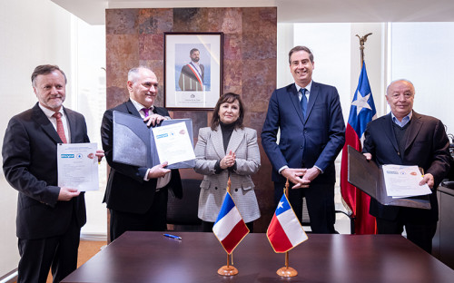 Chile y Francia firman acuerdos para impulsar proyectos en materia de cobre y litio