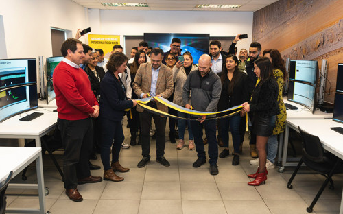 Finning inaugura moderna sala de capacitación en autonomía para la minería del futuro