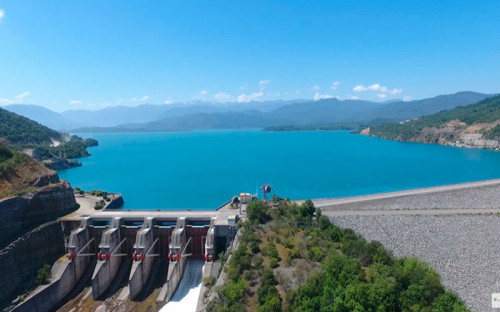 Colbún realizará vertimiento preventivo de su embalse ante anuncio de fuertes precipitaciones