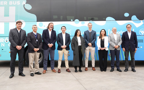Anglo American integra alianza de empresas que traen el primer bus a hidrógeno a Chile
