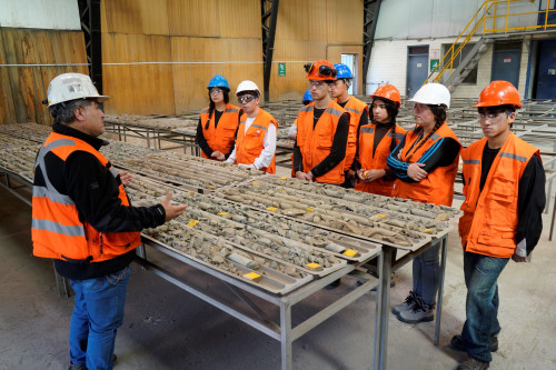Codelco Andina recibe a futuras generaciones de mineros y mineras en su área industrial
