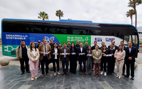 Estrenan buses de primera flota 100% eléctrica de la minería de Chile