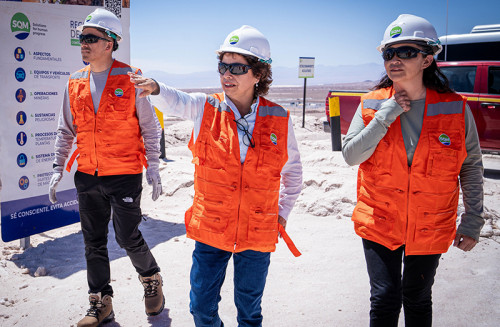Autoridades y diputados de la Comisión de Minería supervisan proceso productivo de litio en Salar de Atacama