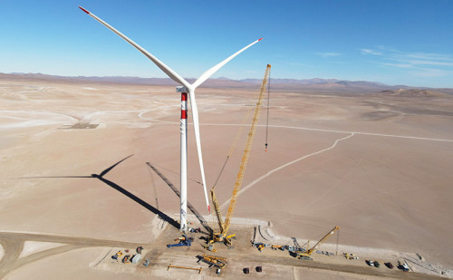 Engie Chile instaló el primer aerogenerador del Parque Eólico Lomas de Taltal