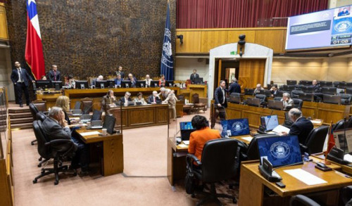 Litio: Senadores expresan sus dudas sobre los alcances del acuerdo entre Codelco y SQM