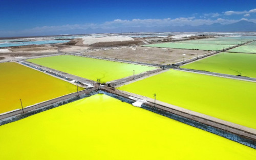 Subgerente de Sostenibilidad de SQM: “Producimos un litio con la huella de carbono e hídrica más baja de todo el mundo”