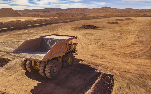 Sernageomin difunde las nuevas guías de electrificación y botaderos de la industria minera