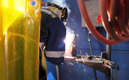 Brusca caída de 8,7% del sector metalúrgico metalmecánico en diciembre confirma crisis de inversiones en la industria