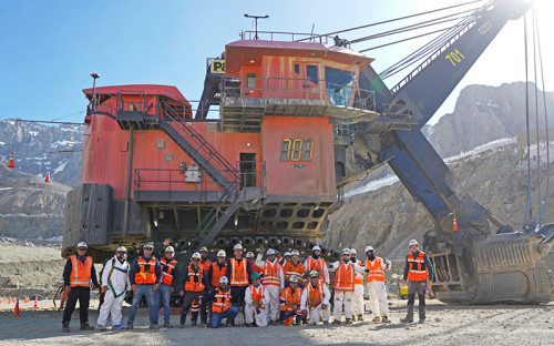 Con seguridad y eficiencia Codelco Andina realizó mantenimiento a equipo de carguío en Mina Rajo