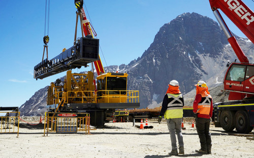 Nueva perforadora llega a Codelco Andina para mejorar los procesos productivos de Mina Rajo