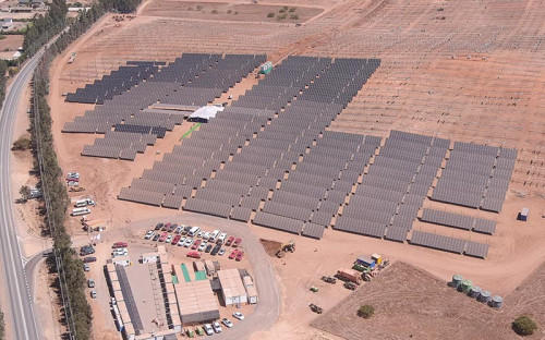 Delegación internacional y autoridades recorrieron planta solar de Solek que inyectará cerca de 200 GWh de energía verde al año
