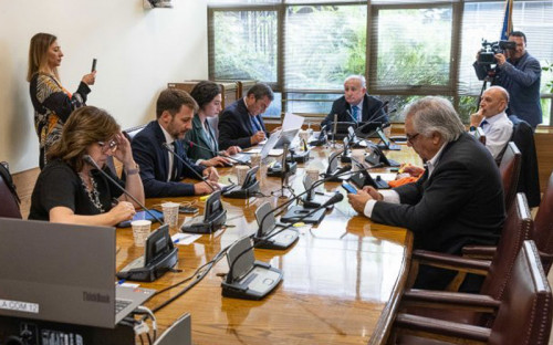 Proyecto al sistema de concesiones geotérmicas pasa a la Comisión de Hacienda