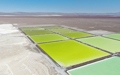 Codelco y SQM extienden plazo para firmar acuerdo de explotación de litio en el Salar de Atacama