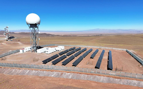 Inauguran la primera estación radar de control de tráfico aéreo del mundo alimentada por energía solar