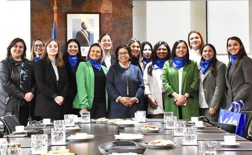 Ministra Williams se reúne con comitiva de mujeres mineras que viajarán a Alemania