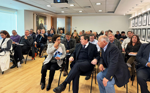 Ministra Aurora Williams se reunió con asociaciones mineras