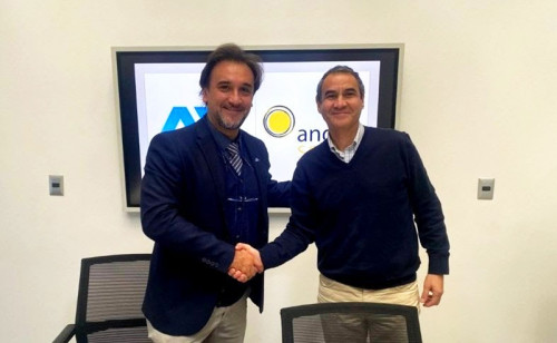 Andes Solar y Asociación de Industriales de Iquique firman convenio para impulsar energías renovables en Tarapacá