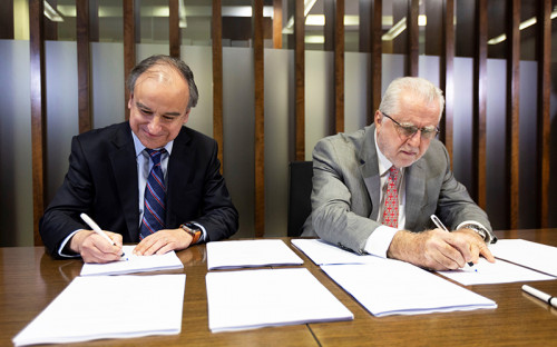 Codelco y SQM firman acuerdo para asociación que da a Chile liderazgo en el mercado mundial de litio