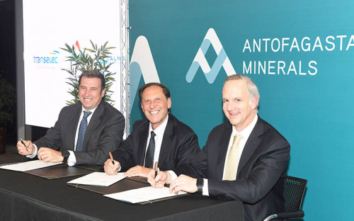 Se formaliza externalización de sistema de transporte y abastecimiento de agua de mar de Minera Centinela