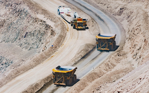Escondida | BHP inicia tramitación ambiental para implementar sistema de transporte de camiones en base a trolley eléctrico