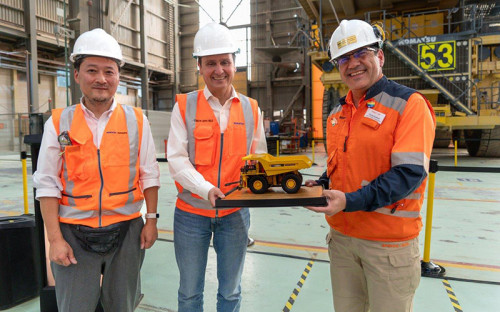Spence | BHP celebra 3 meses de operación 100% autónoma con visita de altos ejecutivos de Komatsu