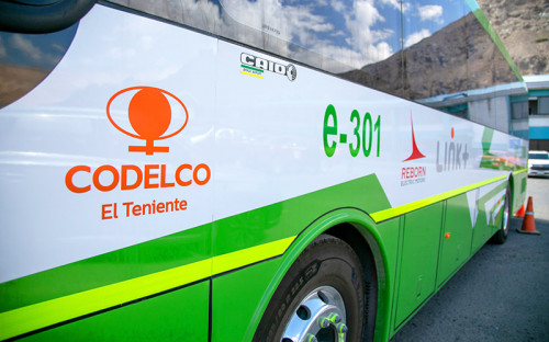 Flota eléctrica de buses de El Teniente disminuyó en 2.800 toneladas las emisiones de CO2 al año