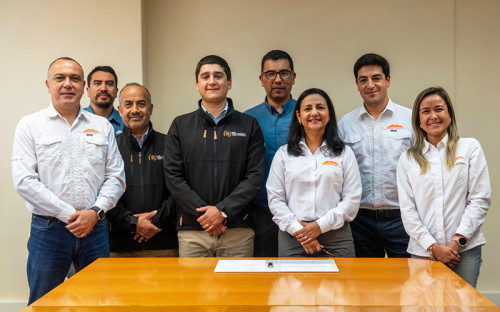 Sierra Gorda SCM incorpora la primera flota de camiones de gas natural licuado en la industria minera de Chile