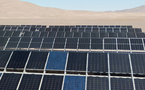 Presentan proyecto para la instalación masiva de paneles solares en todo Chile