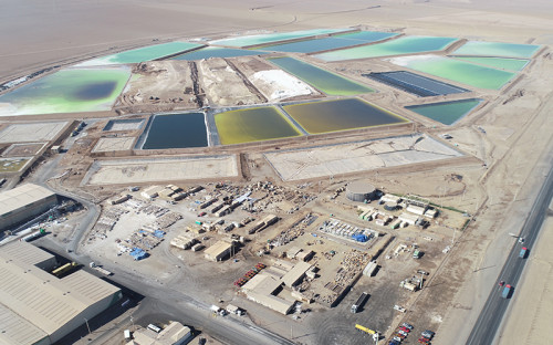 Por baja en precio del litio: SQM informa caída de sus ingresos al tercer trimestre del 2024
