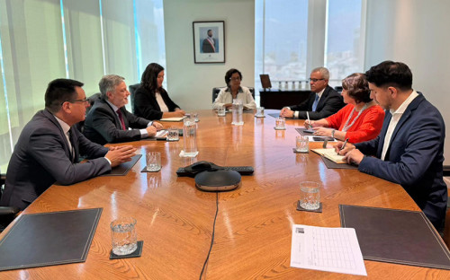 Ministra de Minería se reúne con ejecutivos de BHP y abordan planes de la inversión de la compañía