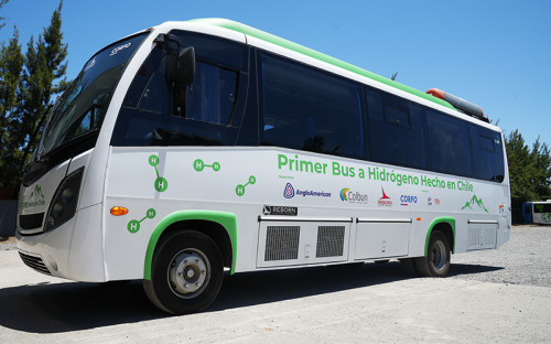 Alianza público-privada presenta el primer bus a hidrógeno hecho en Chile