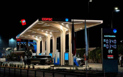 Copec inaugura su primera estación 100% eléctrica y refuerza su compromiso con la electromovilidad en Chile
