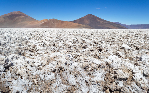 Experto analiza el actual mercado del litio y aborda los retos para que Chile vuelva a posicionarse como líder de la industria