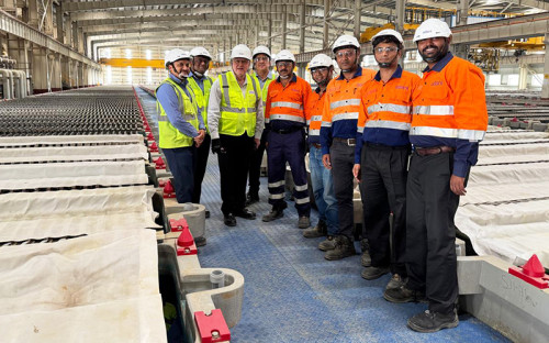 Máximo Pacheco se reunió con el presidente del Grupo Adani en India y visitó instalaciones de nueva fundición
