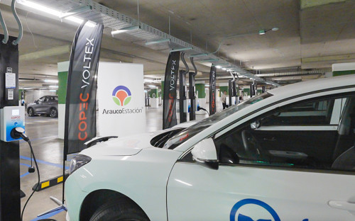 Copec Voltex, mall Arauco Estación y Tucar habilitan el segundo mayor hub de carga eléctrica urbana de Latinoamérica