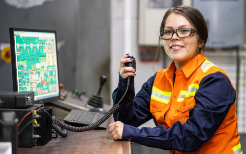 Día internacional de la mujer minera: el impulso de la formación técnica profesional para aumentar la participación femenina en la industria