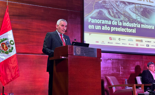 Advierten que minería ilegal representa el 50% de la producción aurífera en Perú