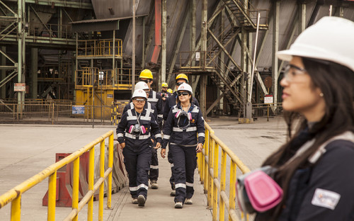 Sector minero chileno suma más mujeres a sus operaciones y cargos de decisión