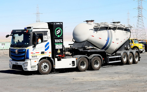 Ministro Hales reduce su huella de carbono con camiones 100% eléctricos para el transporte interno de graneles
