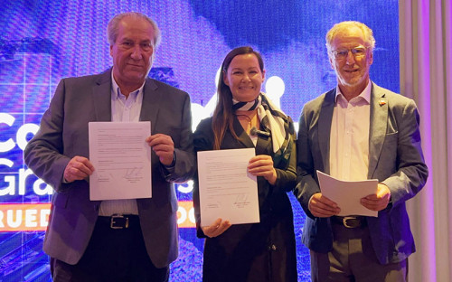 AIA y Sercotec firman convenio para impulsar la industria minera, energética y portuaria