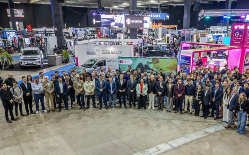 Electromovilidad: Acuerdo público-privado chileno alcanza récord histórico con 196 organizaciones firmantes