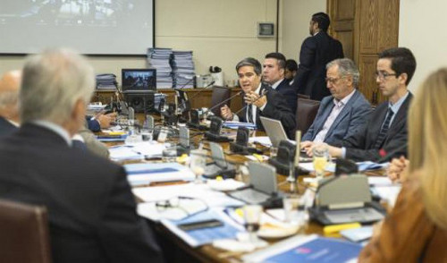 Proyecto de ley que perfecciona los sistemas medianos es aprobado en la Comisión de Hacienda del Senado