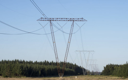 Devolución de cargos de transmisión por error regulatorio comenzará en enero de 2026