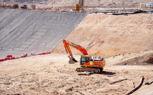 Lomas Bayas invierte US$16 millones en infraestructura crítica de contención