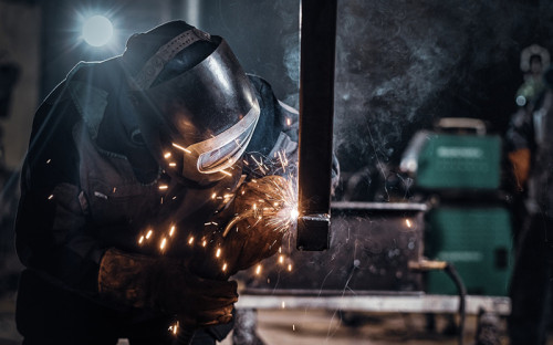 Bajo desempeño del hierro y acero incide en caída de 2% del sector metalúrgico metalmecánico en noviembre