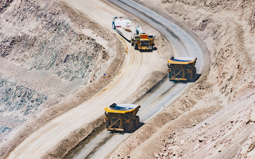 Mejor desempeño en Escondida impulsa alza en previsión de cobre de BHP