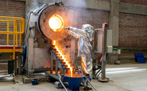 Rio2 concreta primer vertido de oro en proyecto Fenix Gold en Chile