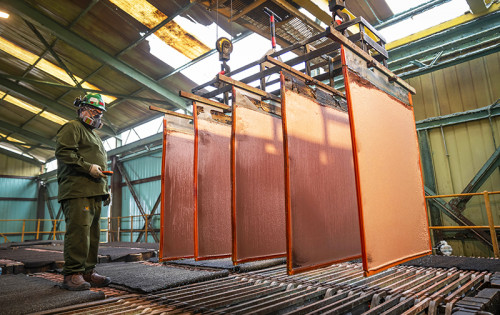 Enami cierra en forma inédita con utilidades por segundo año consecutivo