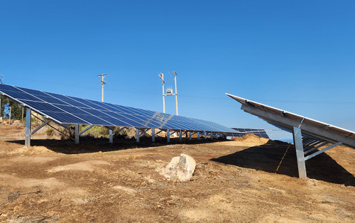 Proyecto fotovoltaico de 100 kW en San Antonio registra 80% de ejecución